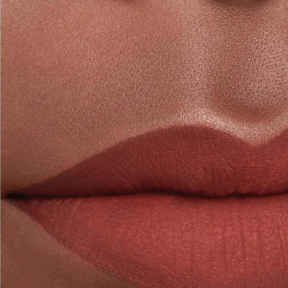 CHANEL Red Lipstick Vibrant Satin Finish - Picture 4 of 9
